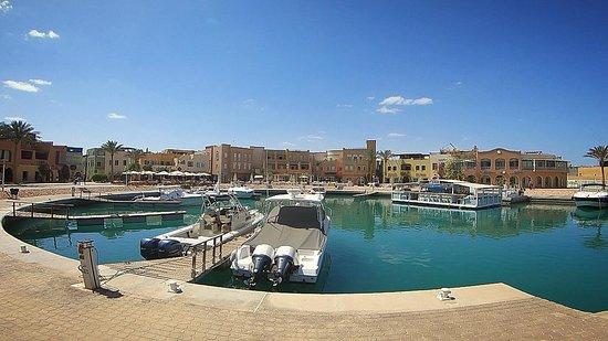 MOODS Restaurant & Beach Club